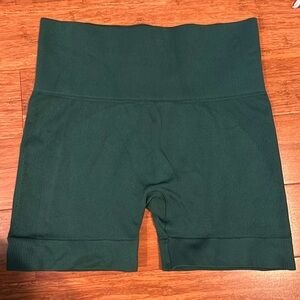 SET ACTIVE green shorts